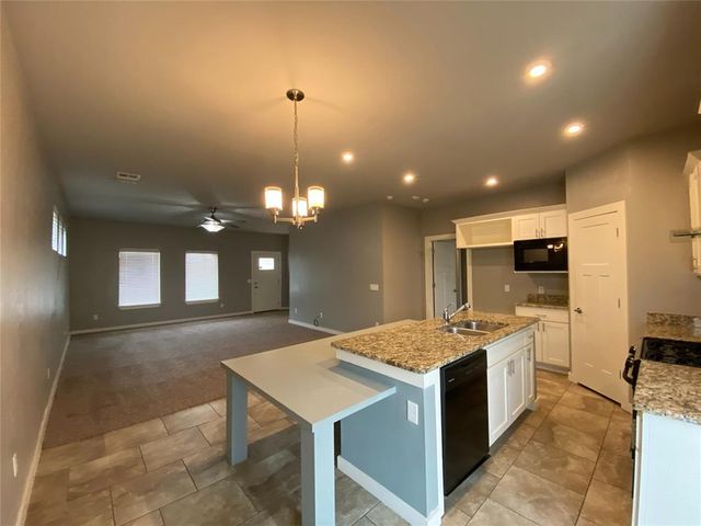 809 Lakeview Drive, Moore, OK 73160