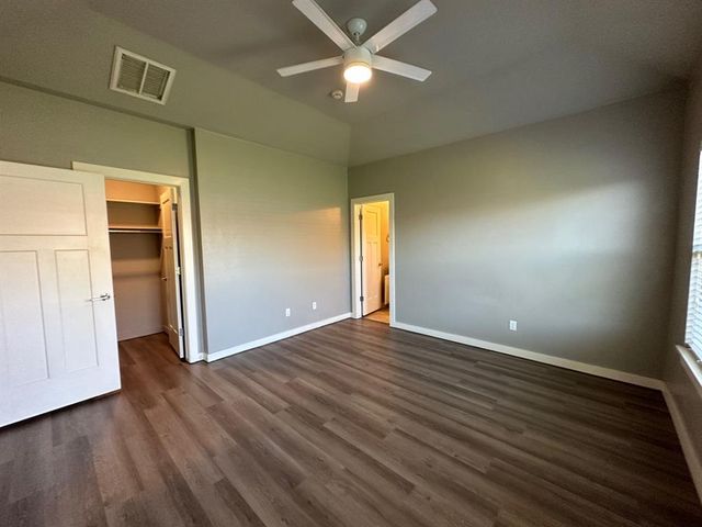 809 Lakeview Drive, Moore, OK 73160
