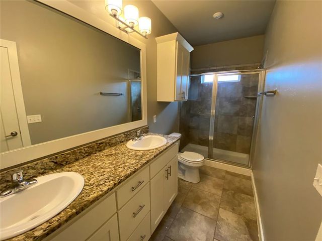 809 Lakeview Drive, Moore, OK 73160