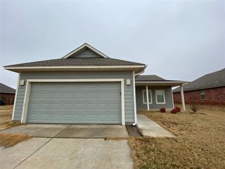 809 Lakeview Drive, Moore, OK 73160