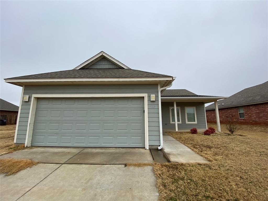 809 Lakeview Drive, Moore, OK 73160