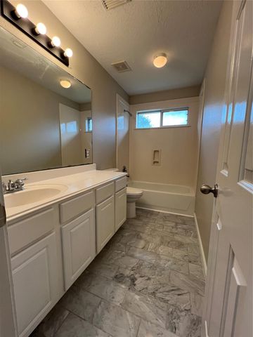 7707 Misty Lake Lane, Pearland, TX 77581