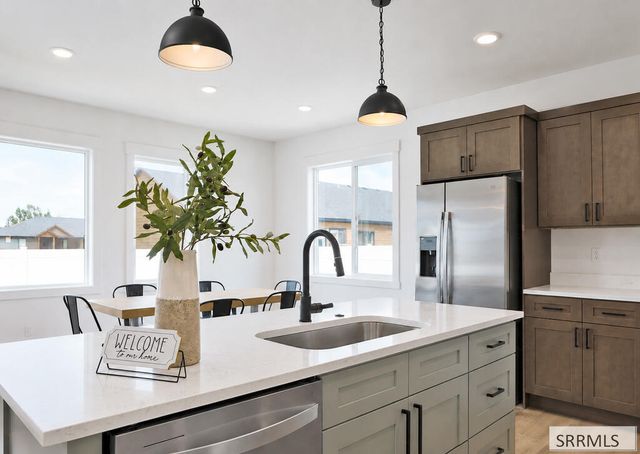 314 Poppy St, Sugar City, ID 83448