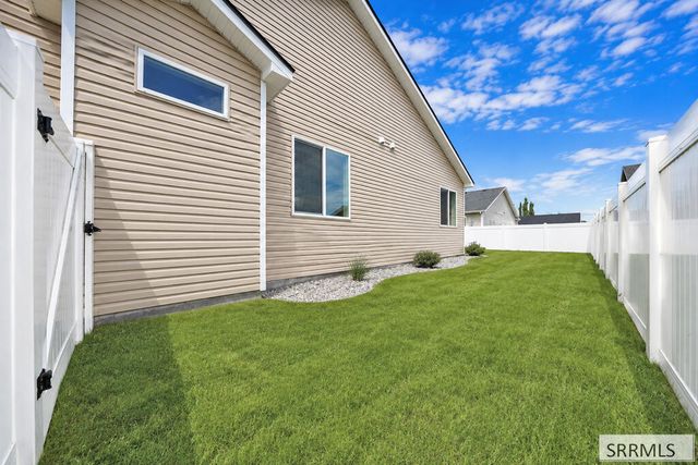 314 Poppy St, Sugar City, ID 83448