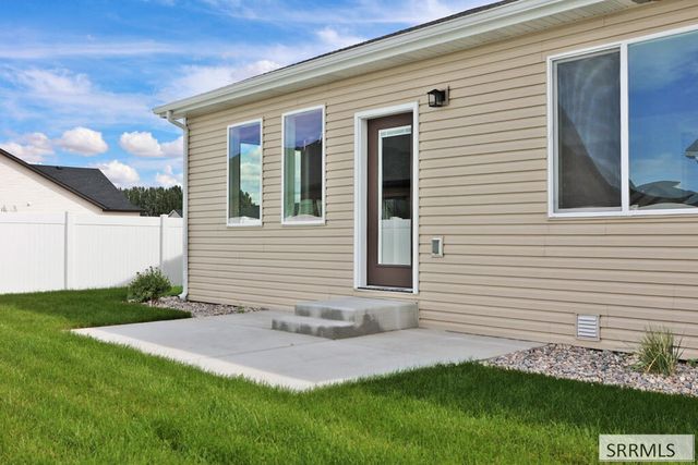 314 Poppy St, Sugar City, ID 83448