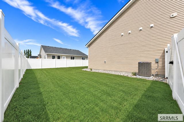 314 Poppy St, Sugar City, ID 83448