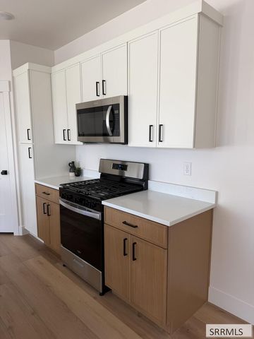 314 Poppy St, Sugar City, ID 83448