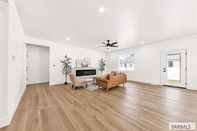 314 Poppy St, Sugar City, ID 83448