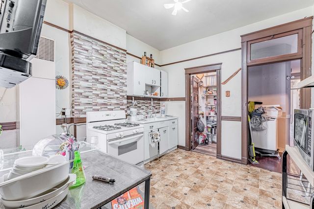 1627 N Kedzie Avenue, Chicago, IL 60647
