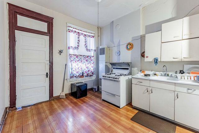 1627 N Kedzie Avenue, Chicago, IL 60647