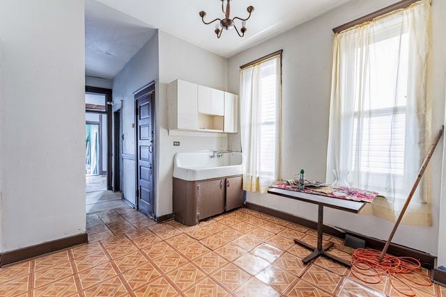 1627 N Kedzie Avenue, Chicago, IL 60647