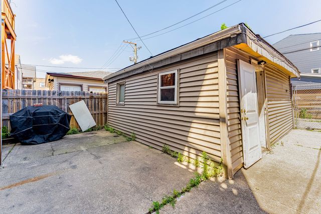 1627 N Kedzie Avenue, Chicago, IL 60647
