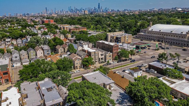 1627 N Kedzie Avenue, Chicago, IL 60647