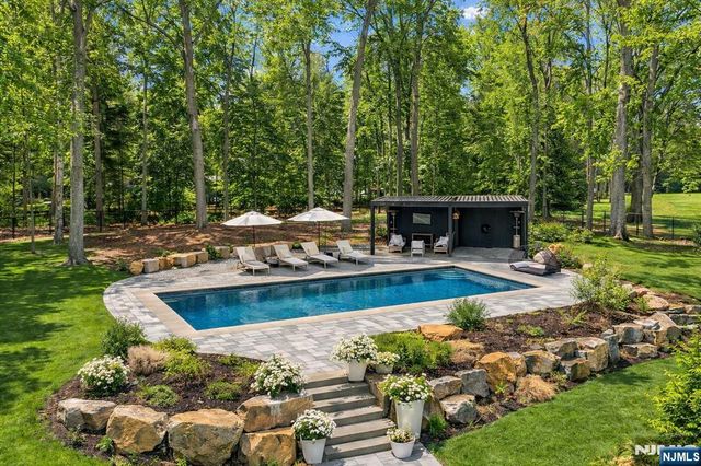 26 Bayberry Drive, Saddle River, NJ 07458