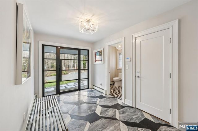 26 Bayberry Drive, Saddle River, NJ 07458