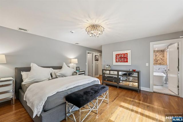 26 Bayberry Drive, Saddle River, NJ 07458