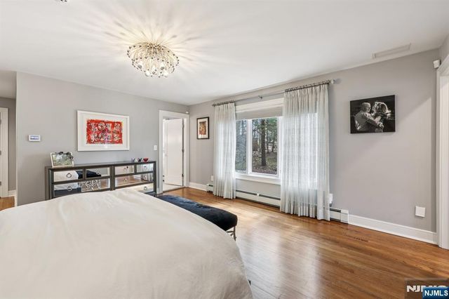 26 Bayberry Drive, Saddle River, NJ 07458