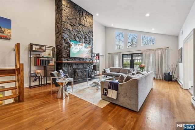 26 Bayberry Drive, Saddle River, NJ 07458