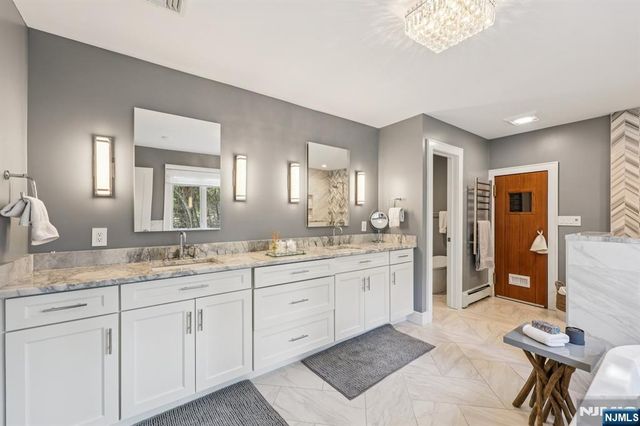 26 Bayberry Drive, Saddle River, NJ 07458