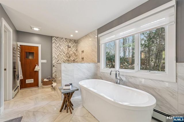 26 Bayberry Drive, Saddle River, NJ 07458