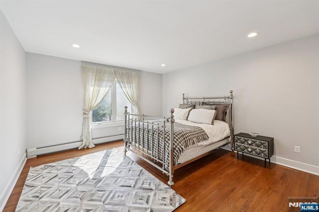 26 Bayberry Drive, Saddle River, NJ 07458