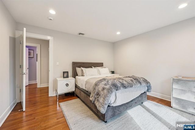 26 Bayberry Drive, Saddle River, NJ 07458