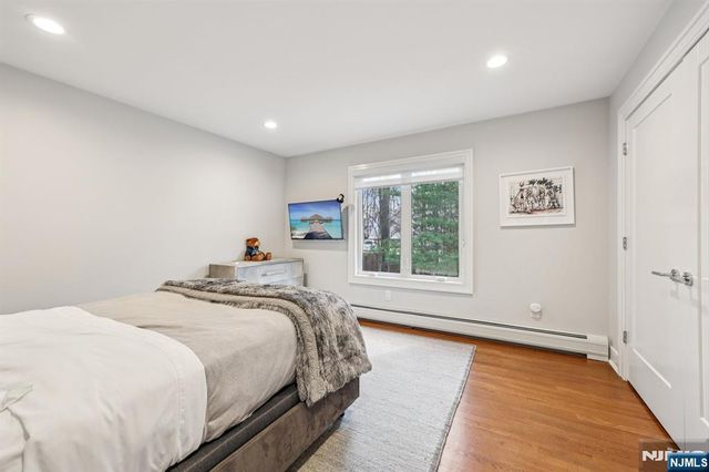 26 Bayberry Drive, Saddle River, NJ 07458