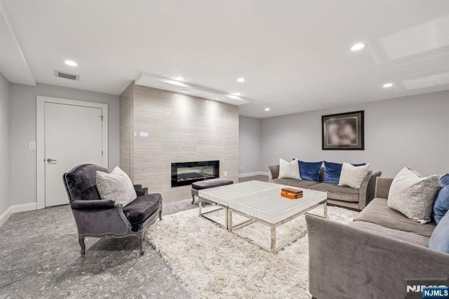 26 Bayberry Drive, Saddle River, NJ 07458