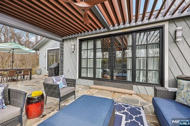 26 Bayberry Drive, Saddle River, NJ 07458