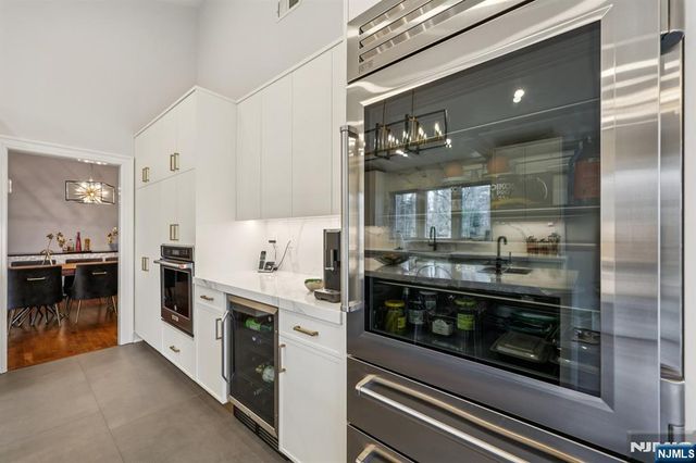 26 Bayberry Drive, Saddle River, NJ 07458