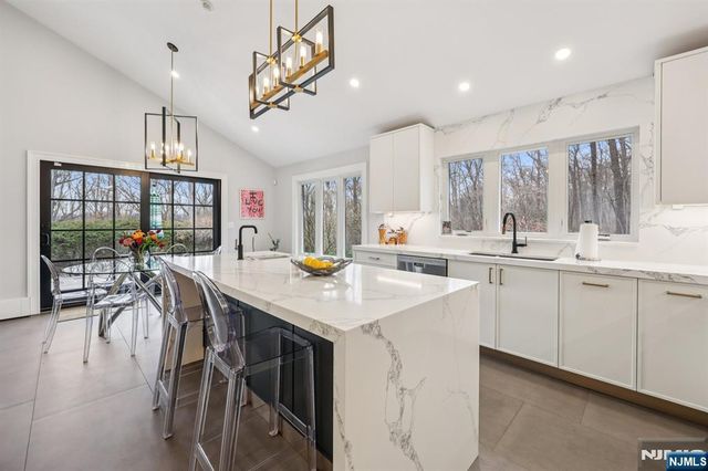 26 Bayberry Drive, Saddle River, NJ 07458