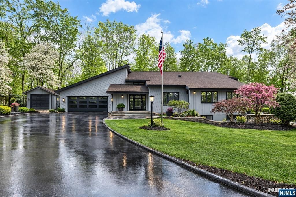 26 Bayberry Drive, Saddle River, NJ 07458