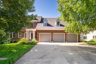 4728 Oakwood Lane, West Des Moines, IA 50265