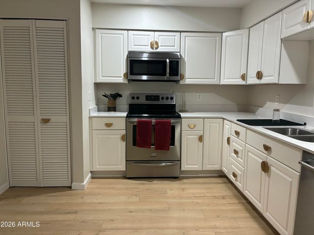 9450 N 94TH Place 214, Scottsdale, AZ 85258