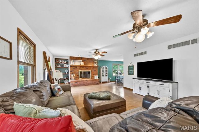 70 Hartley Lane, Elsberry, MO 63343