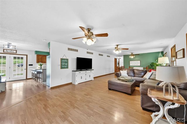 70 Hartley Lane, Elsberry, MO 63343