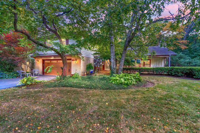 32381 N Forest Drive, Grayslake, IL 60030