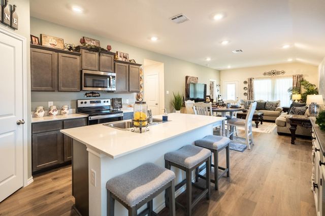 808 Hay Loft Lane, Royse City, TX 75189