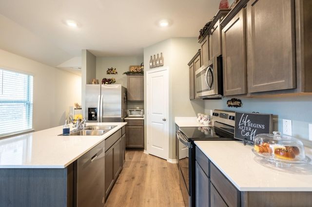 808 Hay Loft Lane, Royse City, TX 75189