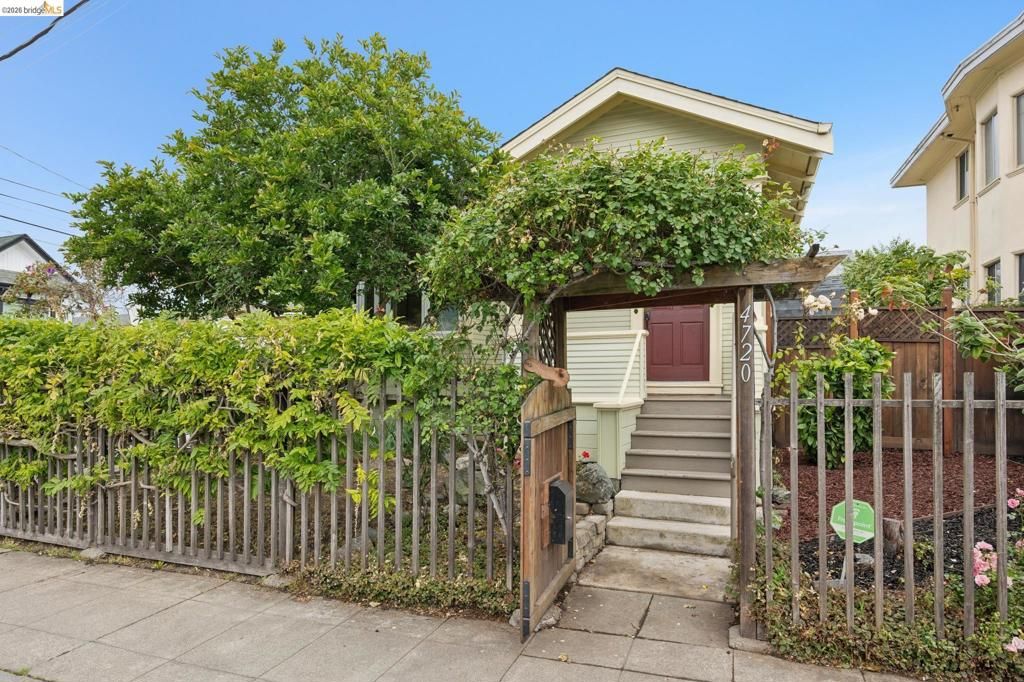 Image 1 of property listing at 4720 Salem St, Emeryville, CA 94608
