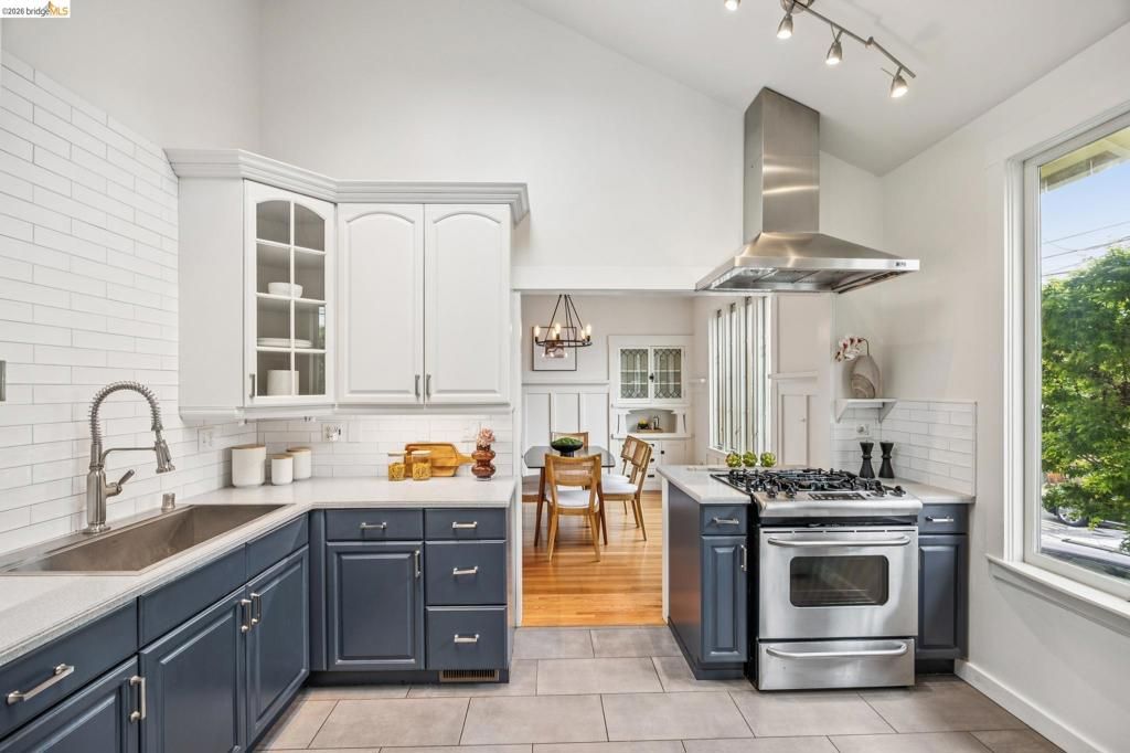 Image 16 of property listing at 4720 Salem St, Emeryville, CA 94608
