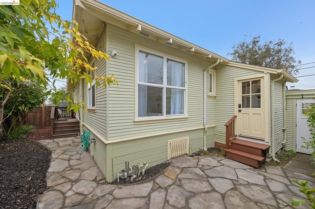 Image 27 of property listing at 4720 Salem St, Emeryville, CA 94608