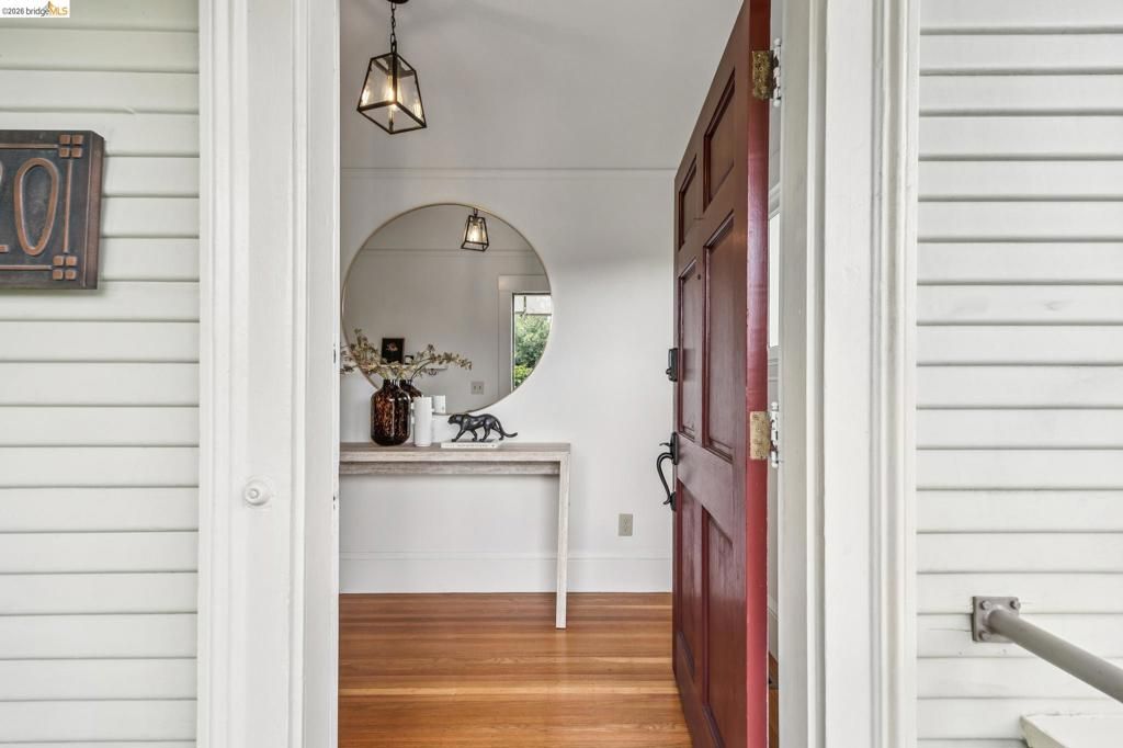 Image 4 of property listing at 4720 Salem St, Emeryville, CA 94608