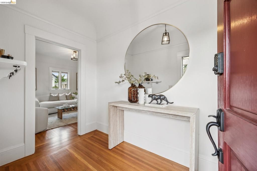 Image 5 of property listing at 4720 Salem St, Emeryville, CA 94608