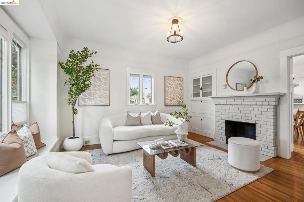 Image 6 of property listing at 4720 Salem St, Emeryville, CA 94608