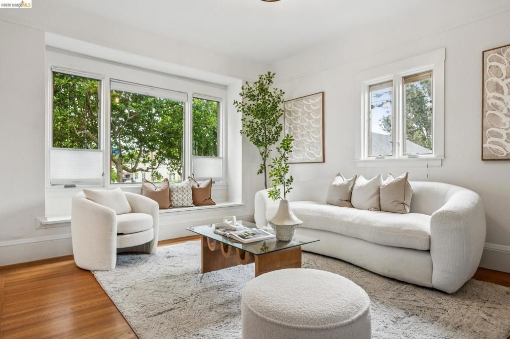 Image 8 of property listing at 4720 Salem St, Emeryville, CA 94608