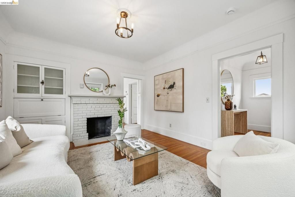 Image 9 of property listing at 4720 Salem St, Emeryville, CA 94608