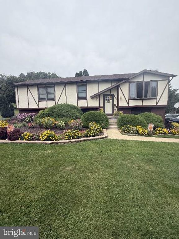 935 PLEASANT GROVE RD, Red Lion, PA 17356
