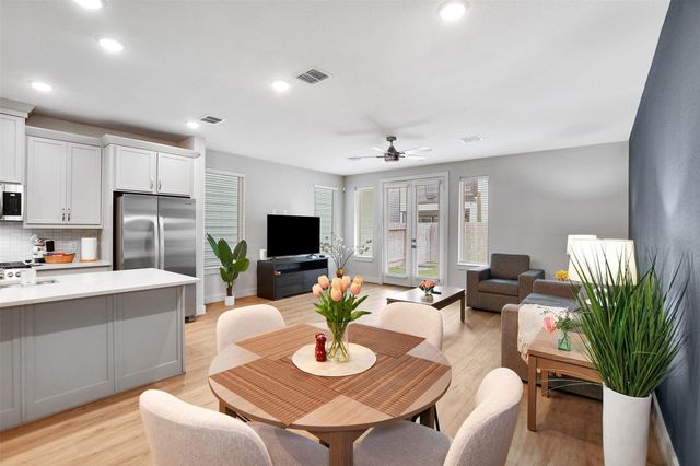 119 E 43rd Street B, Houston, TX 77018
