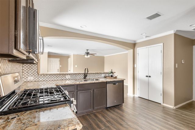 9415 Shaded Pines Drive, Humble, TX 77396